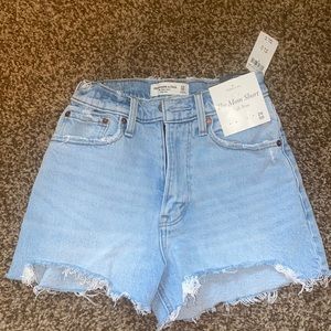 NWT High Rise Abercrombie Mom shorts size 24